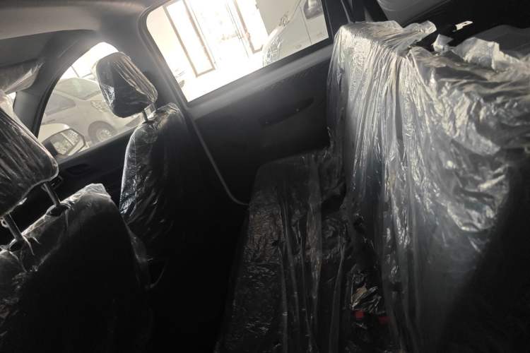 Used Wuling Hongguang New Energy 2024 All-Electric Model 300KM Practical Version Left Rear Seat