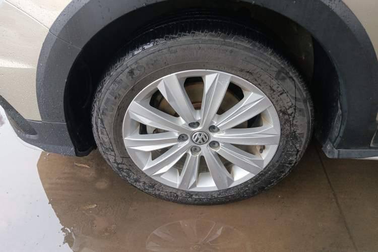 Used Volkswagen C-TREK 2018 1.5L Automatic Fashion Model