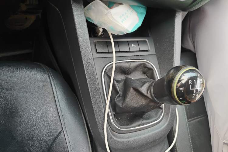 Used Volkswagen Sagitar 2014 Revised Version 1.4TSI Manual Luxury Edition Gear Lever