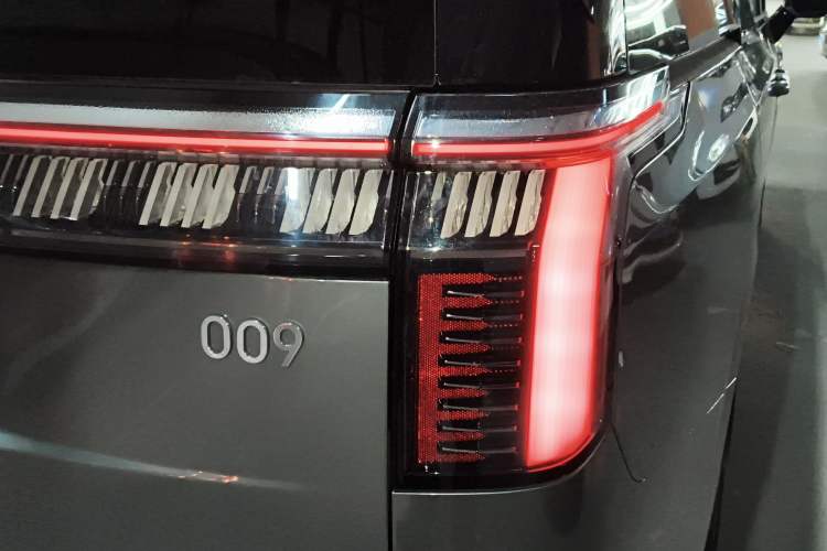 Used Zeekr 009 2024 Six-Seat Executive Version 4WD 108 kWh