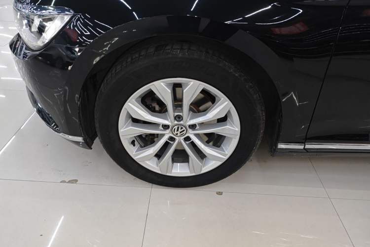 Used Volkswagen Magotan 2017 330TSI DSG Luxury Model Exterior 4