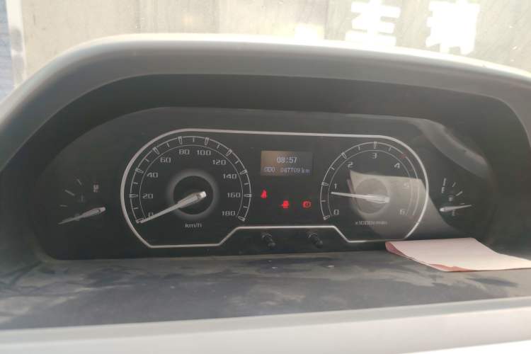 Used SAIC MAXUS Xintu V80 2019 2.5T Classic Edition 6-Speed Manual – Aoyuntong Short Wheelbase Mid-Height Design 5/6 Seats