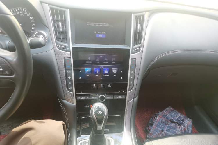 Used Infiniti Q50L 2018 2.0T Enjoyment Version China V Standard Audio And AC Panel