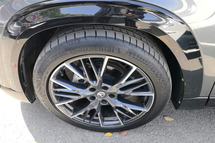 Used CHANGAN UNI-T 2023 Second-Generation 1.5T Prestige Model Left Front Wheel Hub