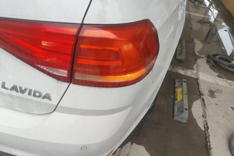 Used Volkswagen Lavida 2017 1.6L Automatic Fashion Edition
