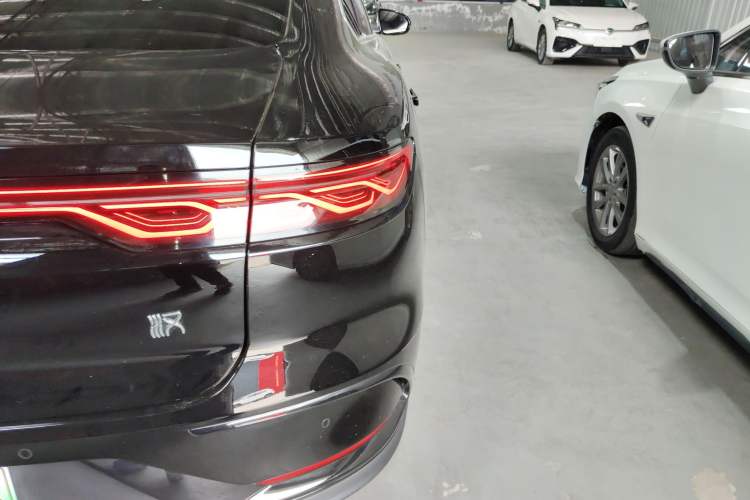 Used BYD Han 2023 EV Champion Edition 605KM Front-Drive Premium Model Right Rear Taillight