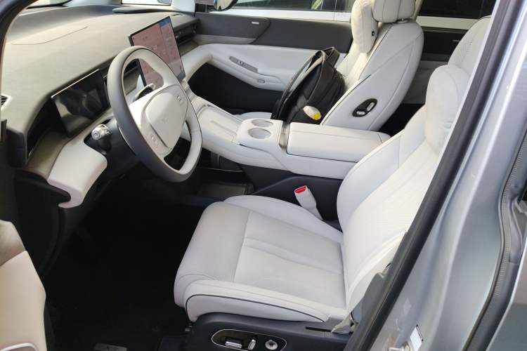 Used XPeng X9 2025 650 Long-Range Max
