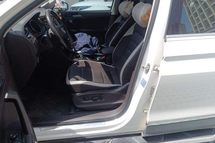 Used Volkswagen Tiguan L 2017 330TSI Automatic Two-Wheel Drive Luxury Edition Left Front Seat