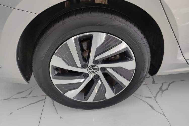 Used Volkswagen Passat New Energy 2020 430 PHEV Hybrid Luxury Edition China VI Standard Right Rear Wheel Hub