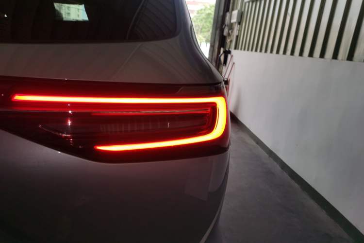 Used Hima AITO M7 2024 1.5T Rear-Drive Plus Version 5 Seats Right Rear Taillight