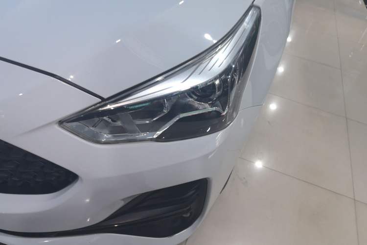 Used Haval M6 2019 1.5T DCT Two-Wheel Drive Elite Version China VI Standard Left Front Headlight