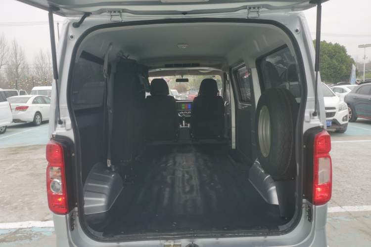 Used CHANGAN KAICHENG Ruixing M60 2023 1.6L CNG Comfort-Grade 6-Seater Passenger Vehicle Trunk