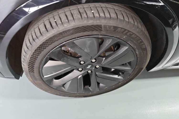 Used Li Auto L9 2024 Ultra Model Left Front Wheel Hub