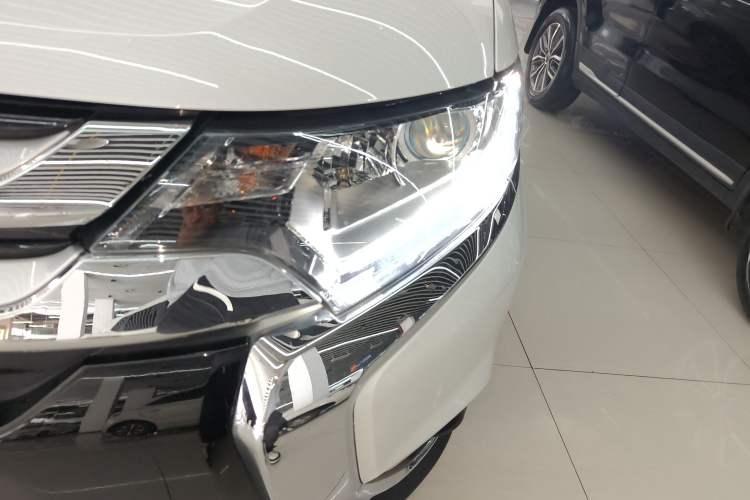 Used Mitsubishi Outlander 2018 2.0L Two-Wheel Drive Glory Edition 5 Seats