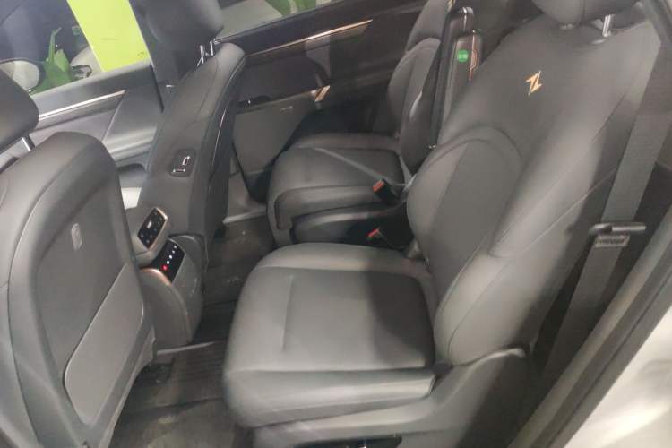 Used Dongfeng eπ eπ008 2024 210Max Range-Extended Version 6 Seats Left Rear Seat