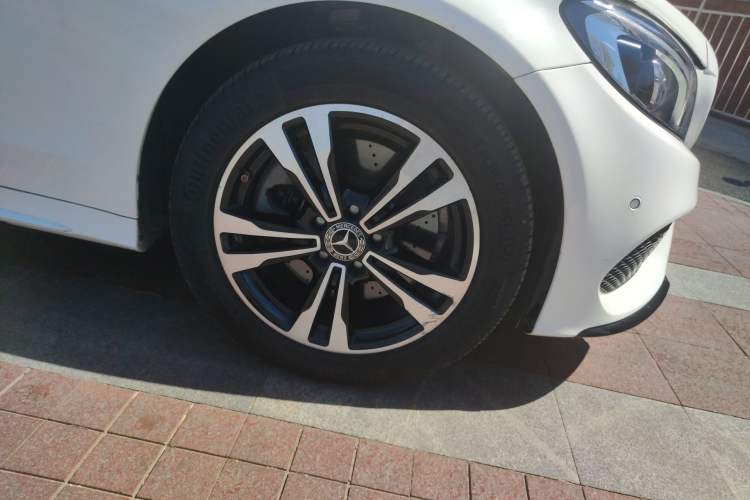 Used Mercedes-Benz C-Class 2018 C 200 Sport Edition Right Front Wheel Hub