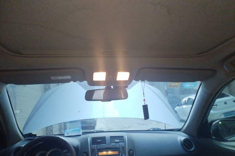 Used Toyota RAV4 2012 Luxurious 2.4L Automatic 4x4 with Stylish Features
