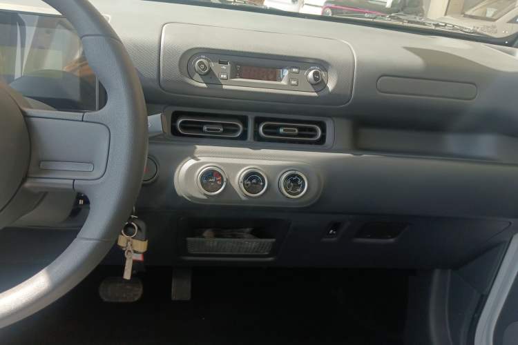 Used Wuling Zhiguang New Energy 2025 Comfort Model Audio And AC Panel