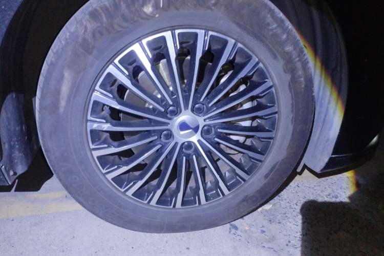 Used Denza D9 2024 DM-i 980 Four-Wheel Drive Flagship Model
