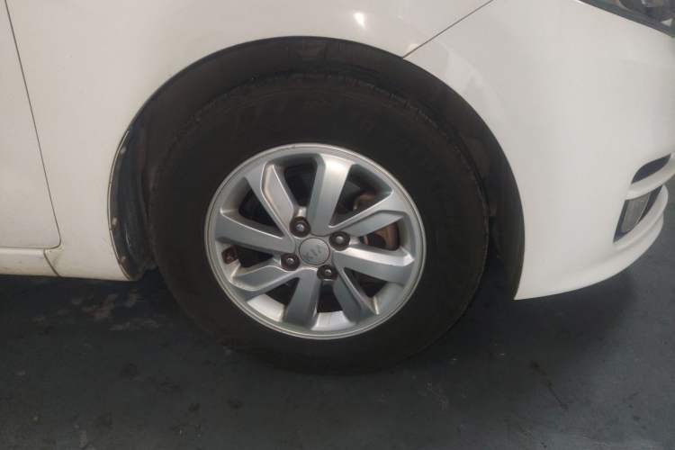 Used Kia K2 2015 Sedan 1.4L Automatic GLS Right Front Wheel Hub
