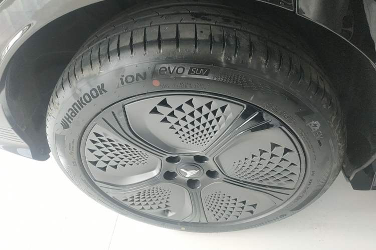 Used VOYAH COURAGE 2024 Long-Range Supercharge Edition Right Rear Wheel Hub