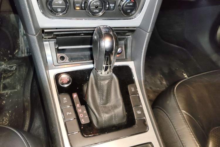 Used Volkswagen Passat 2015 1.8TSI DSG Prestige Edition Gear Lever