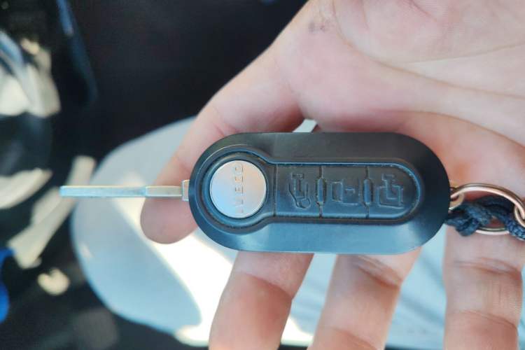 Used Iveco Eurocargo 2021 3.0T Automatic Chao Rui Short Wheelbase Low-Roof Side-Sliding Door F1C
