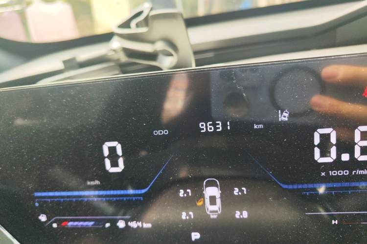 Used CHANGAN OSHAN Z6 2023 Blue Whale 1.5T DCT Smart Luxury Model Odometer Close Up