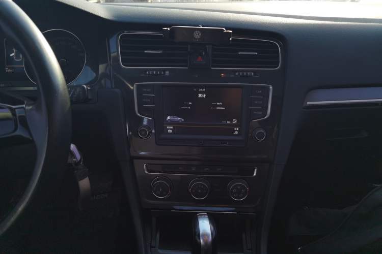 Used Volkswagen Golf 2017 230TSI Automatic Comfort Edition – Celebrating Milestone of One Million Units