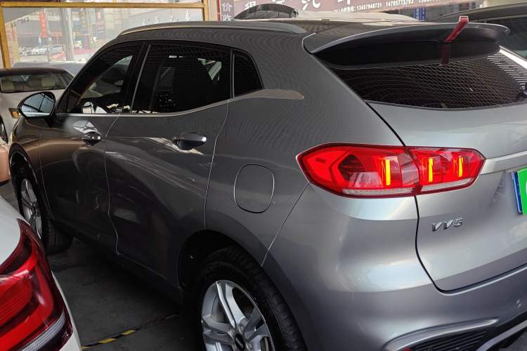 Used Wey VV5 2020 1.5T Two-Wheel Drive Color Pioneer