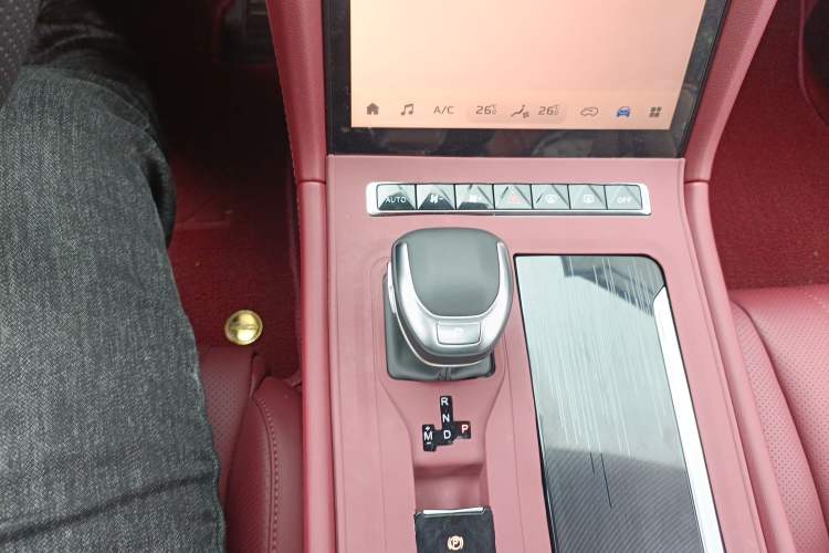 Used Hongqi H5 2024 1.5T DCT Smart Connect Flagship Edition Gear Lever