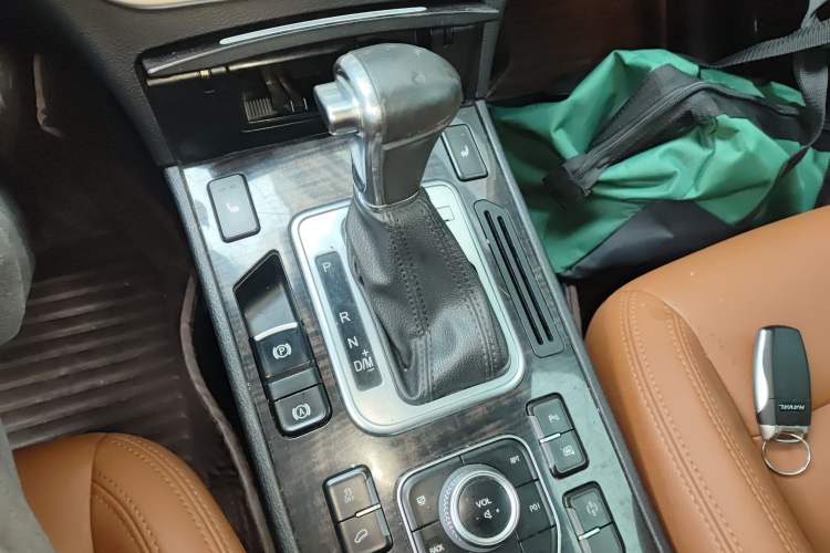 Used Haval H6 Coupe 2015 Blue Label 2.0T Automatic Two-Wheel Drive Elite Model Gear Lever