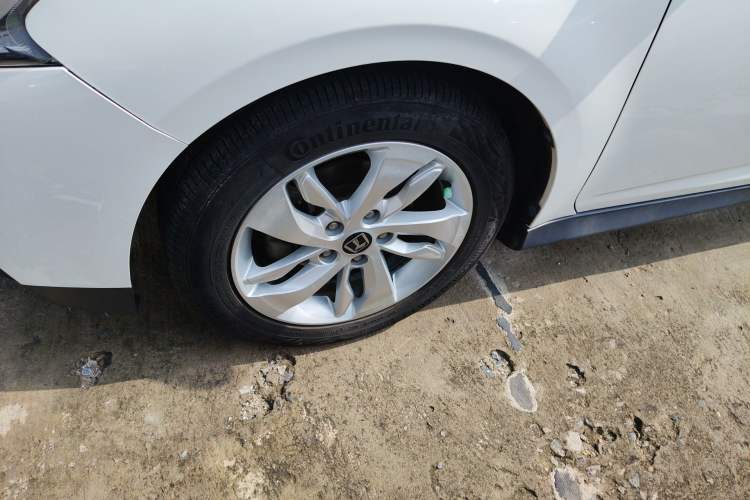 Used Luxgen S3 2016 1.6L CVT Deluxe Model with Sunroof
