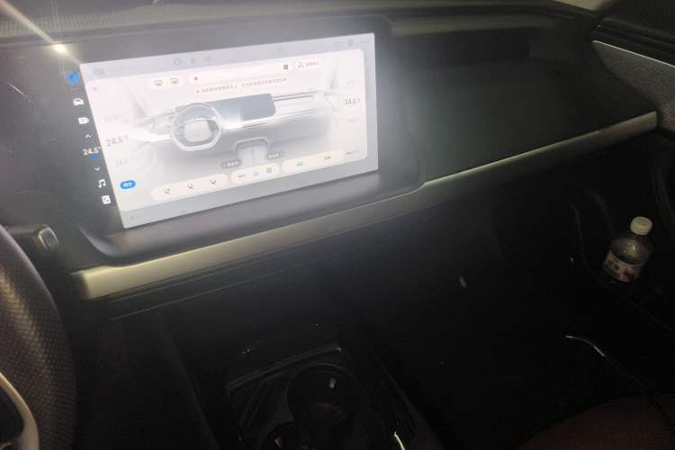 Used XPeng P7 2022 480 Standard Range Smart Drive Edition Audio And AC Panel