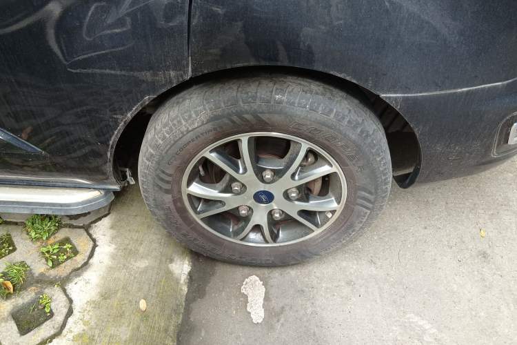 Used Ford Tourneo Custom 2017 2.0T Automatic Elite Edition Right Front Wheel Hub