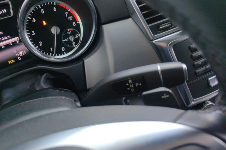 Used Mercedes-Benz M-Class 2014 ML 320 4MATIC Gear Lever