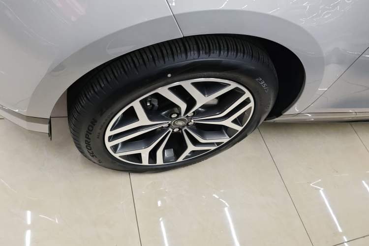 Used Land Rover Range Evoque 2023 Aurora L 249 PS Luxury Edition Left Front Wheel Hub