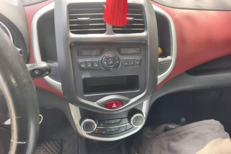 Used CHANGAN Benni 2015 1.4L Manual Luxury Model China V Standard Audio And AC Panel