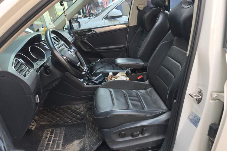 Used Volkswagen Tiguan L 2017 330TSI Automatic Two-Wheel Drive Luxury Edition Left Front Seat