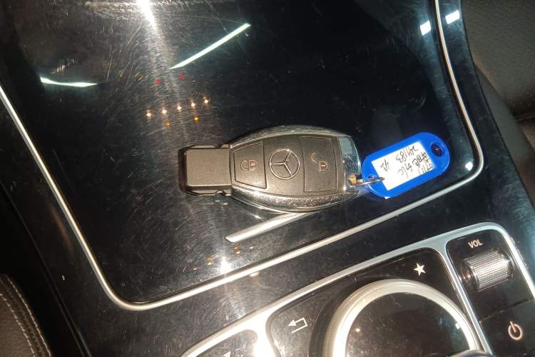 Used Mercedes-Benz GLC 2018 Facelift GLC 200 4MATIC Vehicle Key