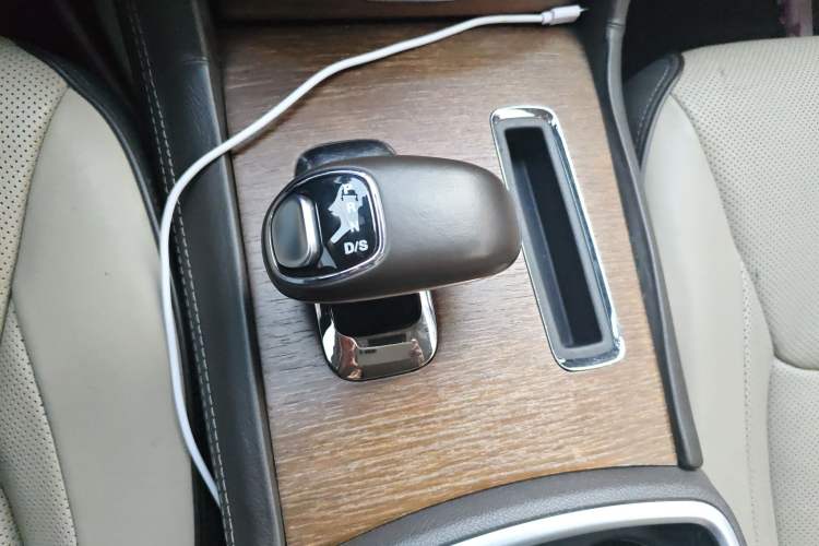 Used Chrysler 300C 2012 3.6L Luxury Edition