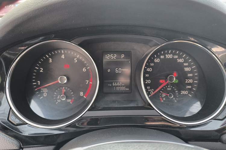 Used Volkswagen Sagitar 2015 230TSI Automatic Comfort Version
