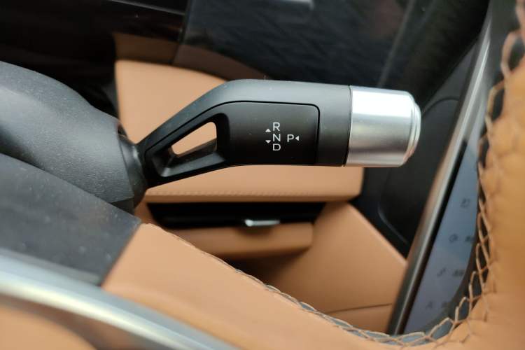 Used Geely Galaxy L7 2025 EM-i 115km Exploration+ Edition Gear Lever