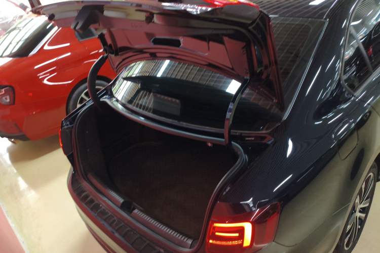 Used Volkswagen Sagitar 2016 280TSI Automatic R-Line Trunk