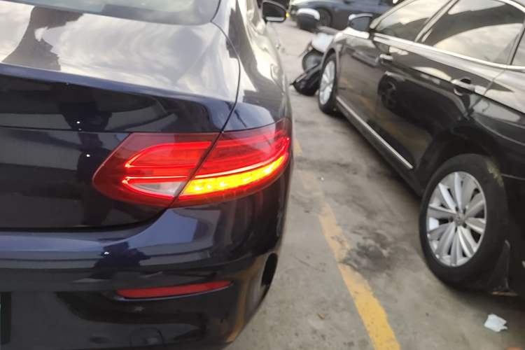 Used Mercedes-Benz C-Class 2018 C 200 Coupe Exterior 3