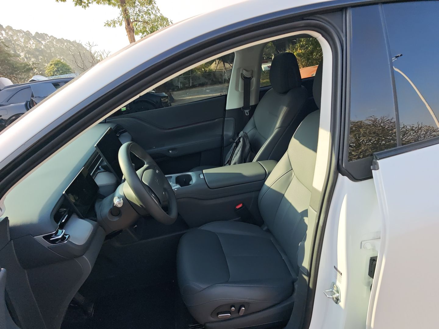 Переднее сиденье в автомобиле