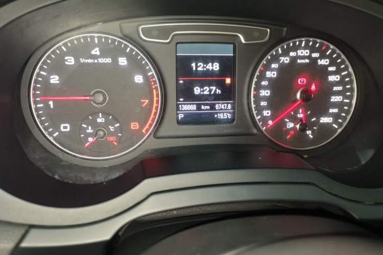 Used Audi Q3 2015 35 TFSI quattro Technology Edition Odometer Close Up