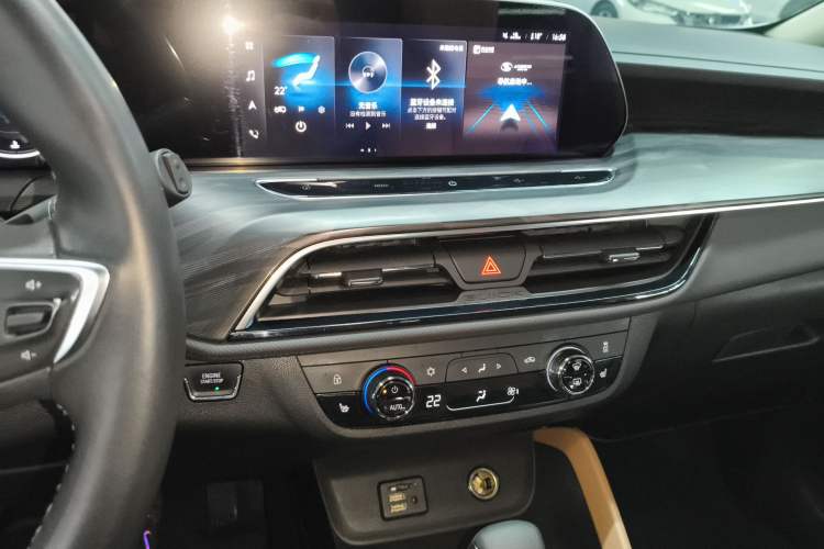 Used Buick GL6 2021 323T Mild Hybrid Connect Luxury Model Audio And AC Panel