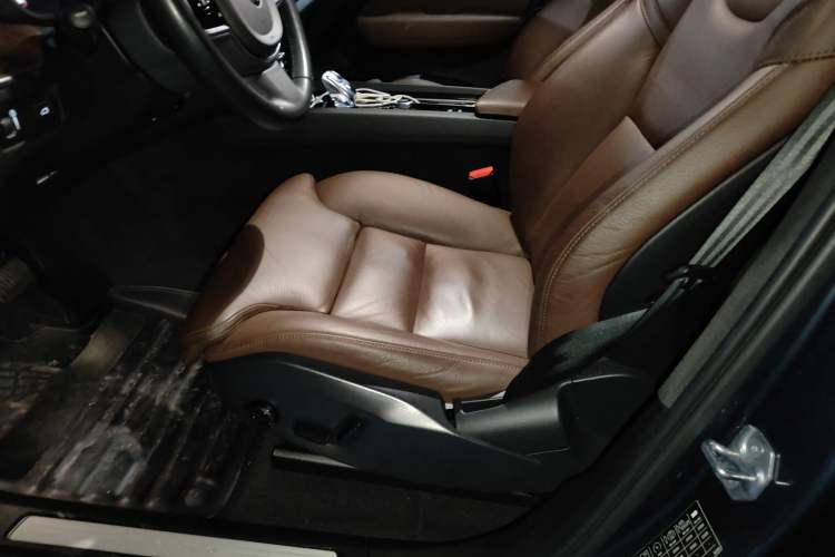 Used Volvo XC60 2022 B5 4x4 Smart Luxury Edition