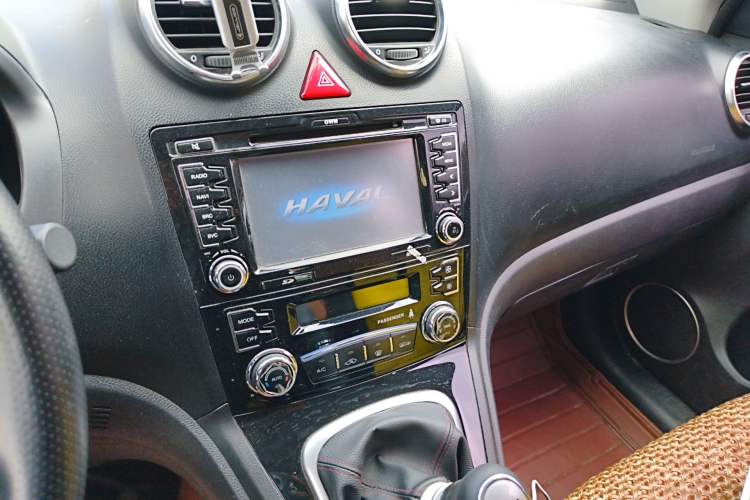 Used Haval H6 2015 Upgraded Model 1.5T Manual Two-Wheel Drive Elite Version Audio And AC Panel